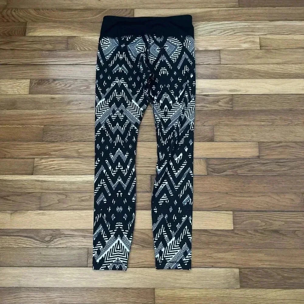 Satva Chaq Womens Legging High-Waisted Black White Tribal Print Yoga Size S - Picture 6 of 7